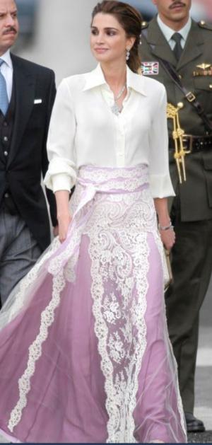 Caftan en tulle et dentelle de calais Caftan en tulle et dentelle de calais