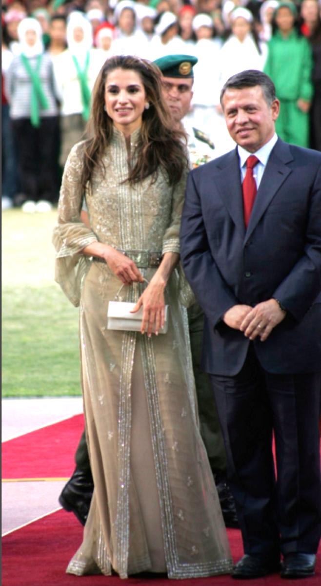 Caftan en mousseline de soie rebrodé main Caftan en mousseline de soie rebrodé main