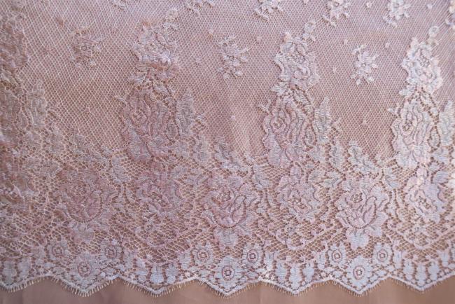 COUPON 1M90 de dentelle de Calais bicolore roses romantiques 