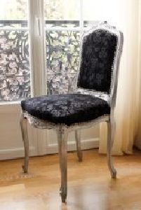 chaise recouverte velours frapp
