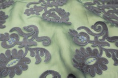 Organza de Soie avec motifs en soie sauvage appliqués 