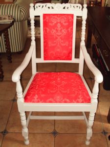 fauteuil recouvert de soie