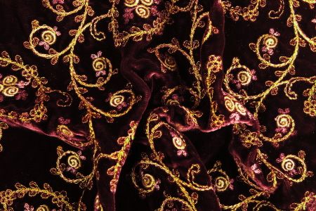 Velours de soie Brodé arabesques fleuries