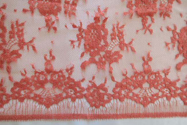 COUPON 1M80 de dentelle de Calais  romantique coloris estival corail 