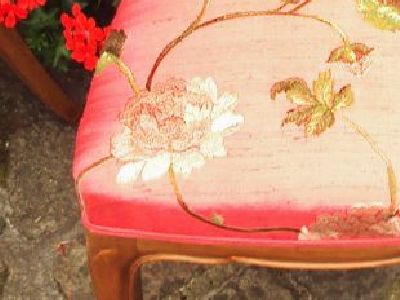 broderie soie chaise