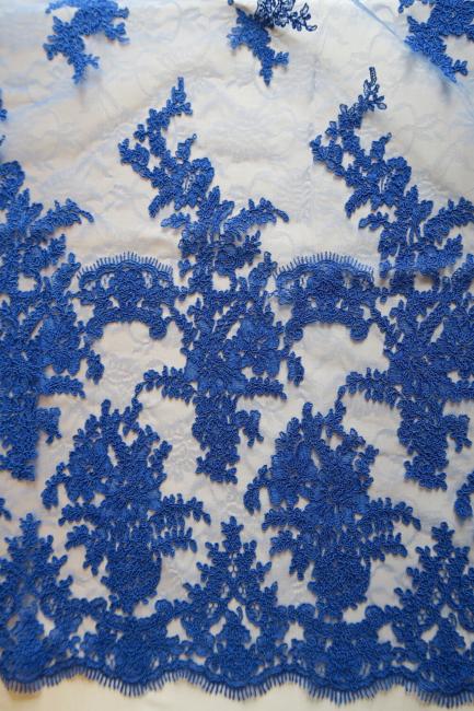 COUPON 1M de dentelle Tulle brodé intemporel avec belle écaille Bleu Couture