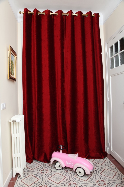 Rideau de porte rouge thtre