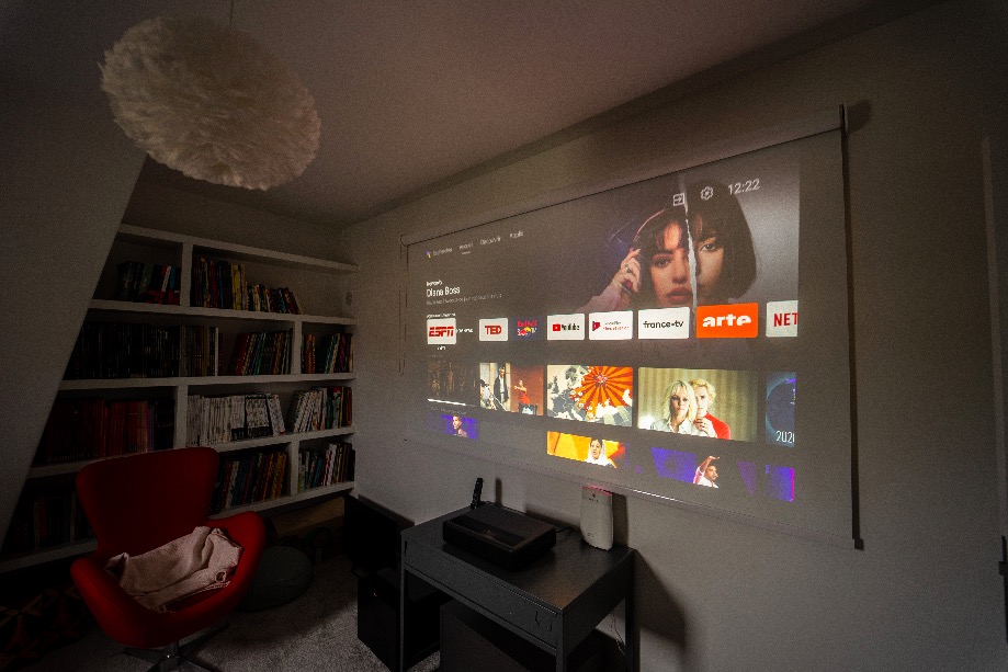 Store enrouleur home cinema