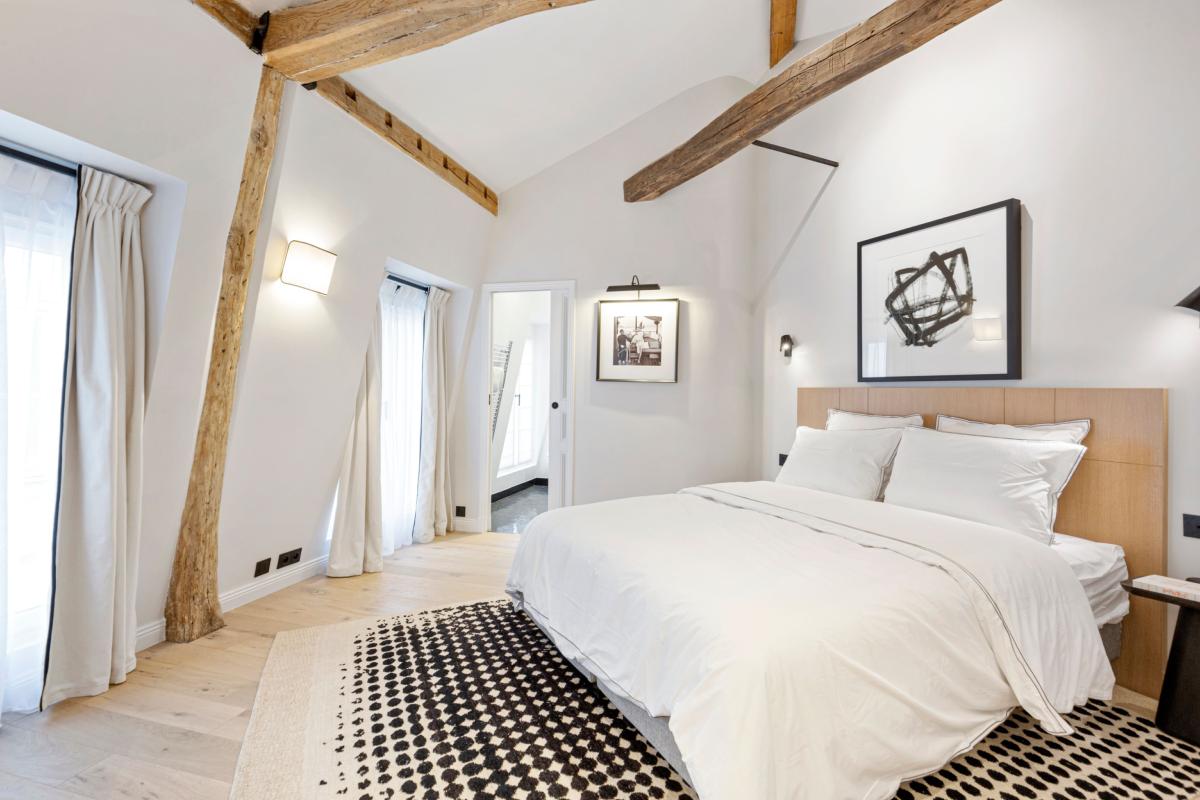 Installation de doubles rideaux sur mesure